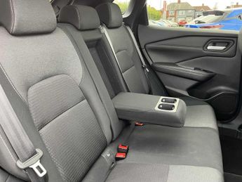 NISSAN QASHQAI 1.3 Dig-T Mh 158 N-Connecta 5Dr Xtronic