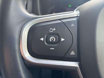 VOLVO XC60 2.0 B5P Momentum 5Dr Geartronic