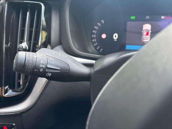 VOLVO XC60 2.0 B5P Momentum 5Dr Geartronic