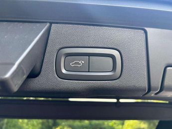 VOLVO XC60 2.0 B5P Momentum 5Dr Geartronic