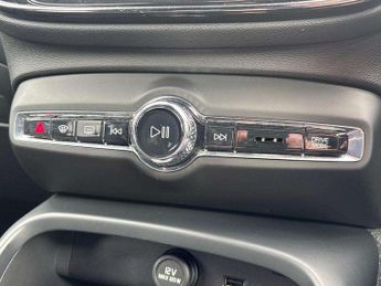 VOLVO XC40 2.0 B4P R Design 5Dr Awd Auto [7 Speed]