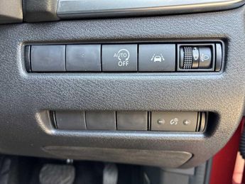 NISSAN QASHQAI 1.3 Dig-T Mh 158 N-Connecta 5Dr Xtronic