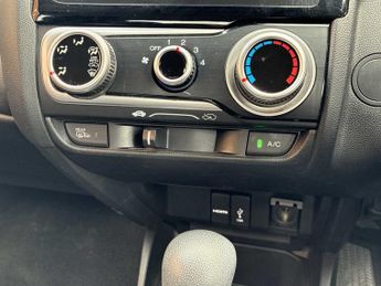HONDA JAZZ 1.3 I-Vtec Se Navi 5Dr Cvt
