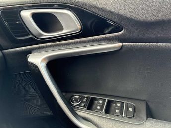 KIA XCEED 1.4T Gdi Isg 3 5Dr Dct