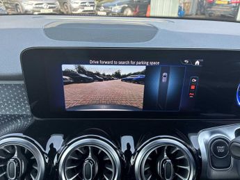 MERCEDES-BENZ EQB Eqb 250+ 140Kw Sport Executive 70.5Kwh 5Dr Auto