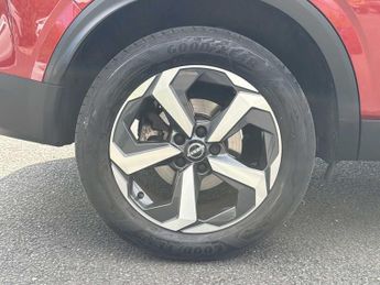 NISSAN QASHQAI 1.3 Dig-T Mh 158 N-Connecta 5Dr Xtronic