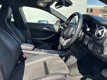 MERCEDES-BENZ GLA Gla 220D 4Matic Amg Line Premium 5Dr Auto