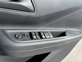 VAUXHALL FRONTERA 83Kw Design 44Kwh 5Dr Auto