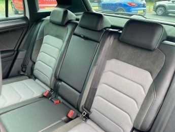 VOLKSWAGEN TIGUAN Tiguan 2.0 Tdi 150 4Motion R-Line 5Dr Dsg Estate