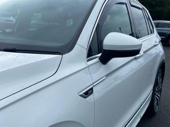 VOLKSWAGEN TIGUAN Tiguan 2.0 Tdi 150 4Motion R-Line 5Dr Dsg Estate