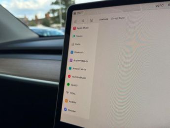 TESLA MODEL Y (Dual Motor) Long Range Suv 5Dr Electric Auto 4Wde (384 Bhp)