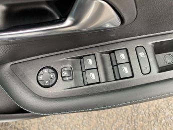 PEUGEOT 208 1.2 Puretech 130 Allure Premium + 5Dr Eat8