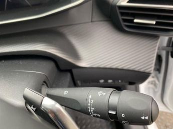 PEUGEOT 208 1.2 Puretech 130 Allure Premium + 5Dr Eat8
