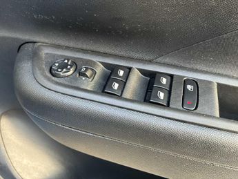 VAUXHALL FRONTERA 83Kw Design 44Kwh 5Dr Auto