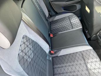 VOLKSWAGEN GOLF 1.5 Etsi 150 R-Line 5Dr Dsg