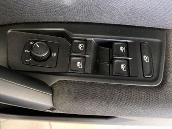 VOLKSWAGEN TIGUAN 1.5 Tsi Life Suv 5Dr Petrol Dsg Euro 6 (S/S) (150 Ps)