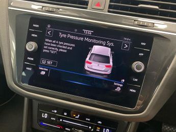VOLKSWAGEN TIGUAN 1.5 Tsi Life Suv 5Dr Petrol Dsg Euro 6 (S/S) (150 Ps)