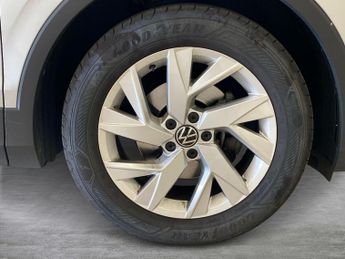 VOLKSWAGEN TIGUAN 1.5 Tsi Life Suv 5Dr Petrol Dsg Euro 6 (S/S) (150 Ps)