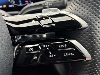 MERCEDES-BENZ GLA Gla 220D 4Matic Amg Line Executive 5Dr Auto