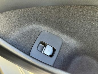 MERCEDES-BENZ E CLASS E200 Amg Line 4Dr 9G-Tronic
