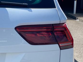 VOLKSWAGEN TIGUAN 2.0 Tdi Bluemotion Tech Sel Suv 5Dr Diesel Dsg 4Motion Euro 6 (S