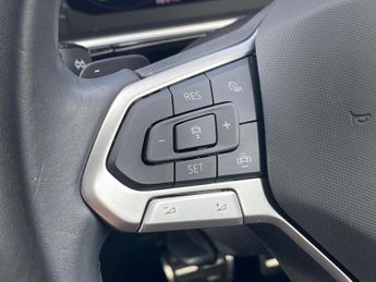 VOLKSWAGEN T-ROC 1.5 Tsi R-Line 5Dr Dsg