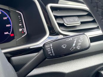 VOLKSWAGEN T-ROC 1.5 Tsi R-Line 5Dr Dsg