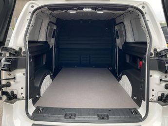 VOLKSWAGEN ID. BUZZ 150Kw Commerce 77Kwh Auto