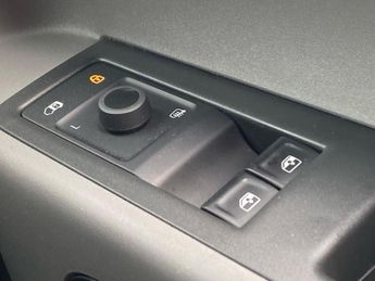 VOLKSWAGEN ID. BUZZ 150Kw Commerce 77Kwh Auto