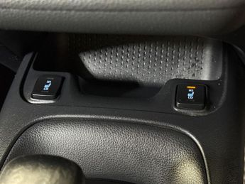 TOYOTA COROLLA 1.8 Vvt-I Hybrid Design 5Dr Cvt