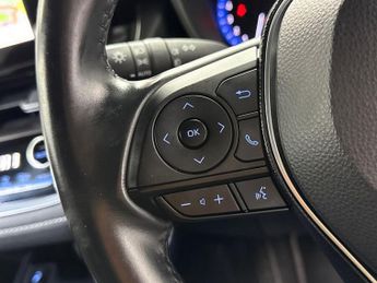 TOYOTA COROLLA 1.8 Vvt-I Hybrid Design 5Dr Cvt