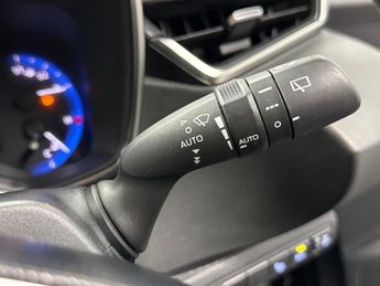 TOYOTA COROLLA 1.8 Vvt-I Hybrid Design 5Dr Cvt