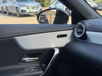 MERCEDES-BENZ CLA Cla 200 Amg Line Premium 4Dr Tip Auto