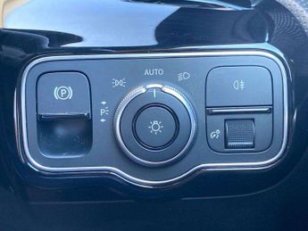 MERCEDES-BENZ A CLASS A200 Sport 4Dr Auto