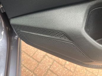 VOLKSWAGEN POLO 1.0 Tsi Life 5Dr Dsg