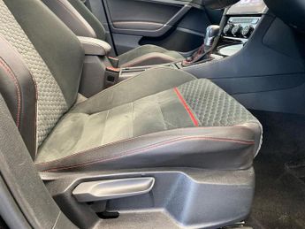 VOLKSWAGEN GOLF 2.0 Tsi 245 Gti Performance 5Dr Dsg
