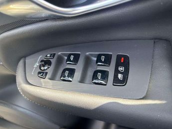 VOLVO XC90 2.0 B5P Plus Edition Dark 5Dr Awd Geartronic