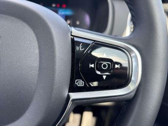VOLVO XC90 2.0 B5P Plus Edition Dark 5Dr Awd Geartronic
