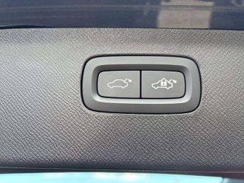 VOLVO XC90 2.0 B5P Plus Edition Dark 5Dr Awd Geartronic