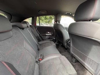 MERCEDES-BENZ GLA Gla 200 Amg Line Executive 5Dr Auto
