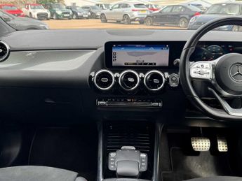 MERCEDES-BENZ GLA Gla 200 Amg Line Executive 5Dr Auto