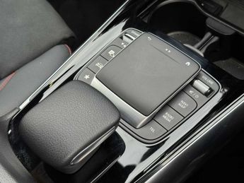 MERCEDES-BENZ GLA Gla 200 Amg Line Executive 5Dr Auto