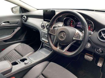 MERCEDES-BENZ CLA Cla 180 Amg Line Edition 4Dr Tip Auto