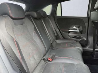 MERCEDES-BENZ GLA Gla 200 Amg Line Executive 5Dr Auto