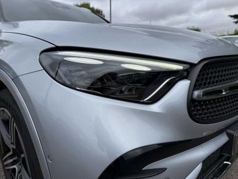 MERCEDES-BENZ GLC Glc 300 4Matic Amg Line Premium 5Dr 9G-Tronic