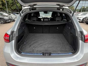 MERCEDES-BENZ GLC Glc 300 4Matic Amg Line Premium 5Dr 9G-Tronic