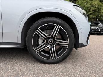 MERCEDES-BENZ GLC Glc 300 4Matic Amg Line Premium 5Dr 9G-Tronic