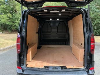 VOLKSWAGEN TRANSPORTER 2.0 Tdi 170 Commerce Pro Van Auto [5 Plus]