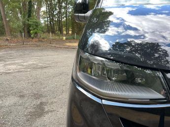 VOLKSWAGEN TRANSPORTER 2.0 Tdi 170 Commerce Pro Van Auto [5 Plus]