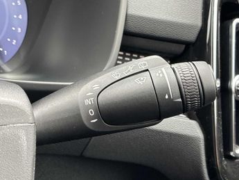 VOLVO XC40 2.0 B4P Plus Dark 5Dr Auto